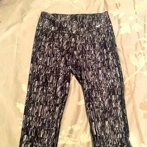 Nike Black mosaic crop leggings